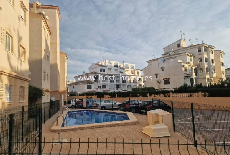 Apartament - Wtórny - Torrevieja - Torrevieja