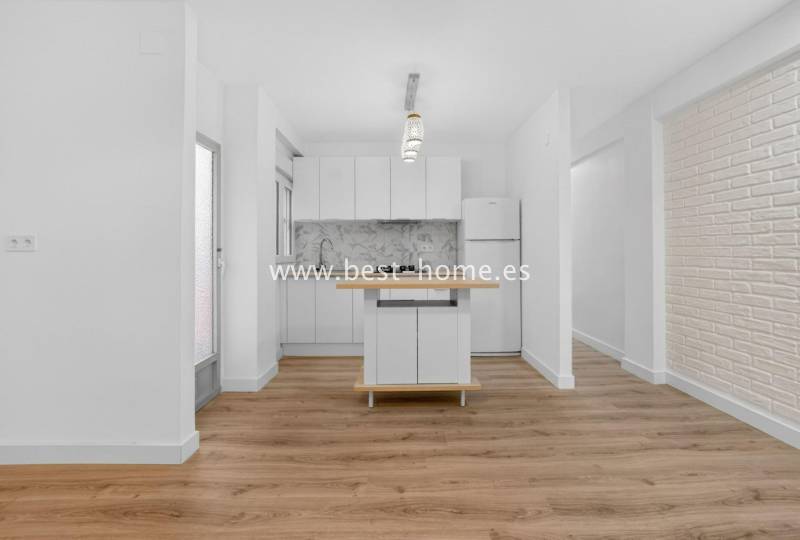 Apartament - Wtórny - Torrevieja - Torrevieja