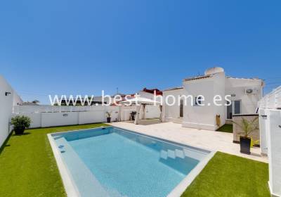 Dom / Willa - Wtórny - Torrevieja - BH137156