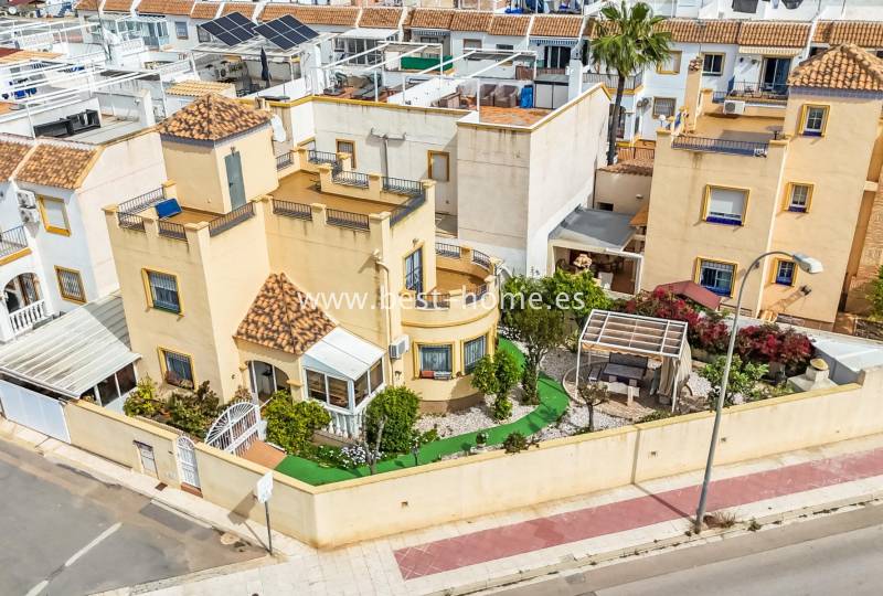 Villa - Sale - La Zenia - La Zenia