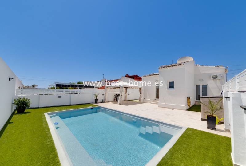 Villa - Sale - Torrevieja - Torrevieja