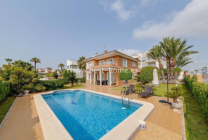 Villa - Sale - Torrevieja - Torrevieja